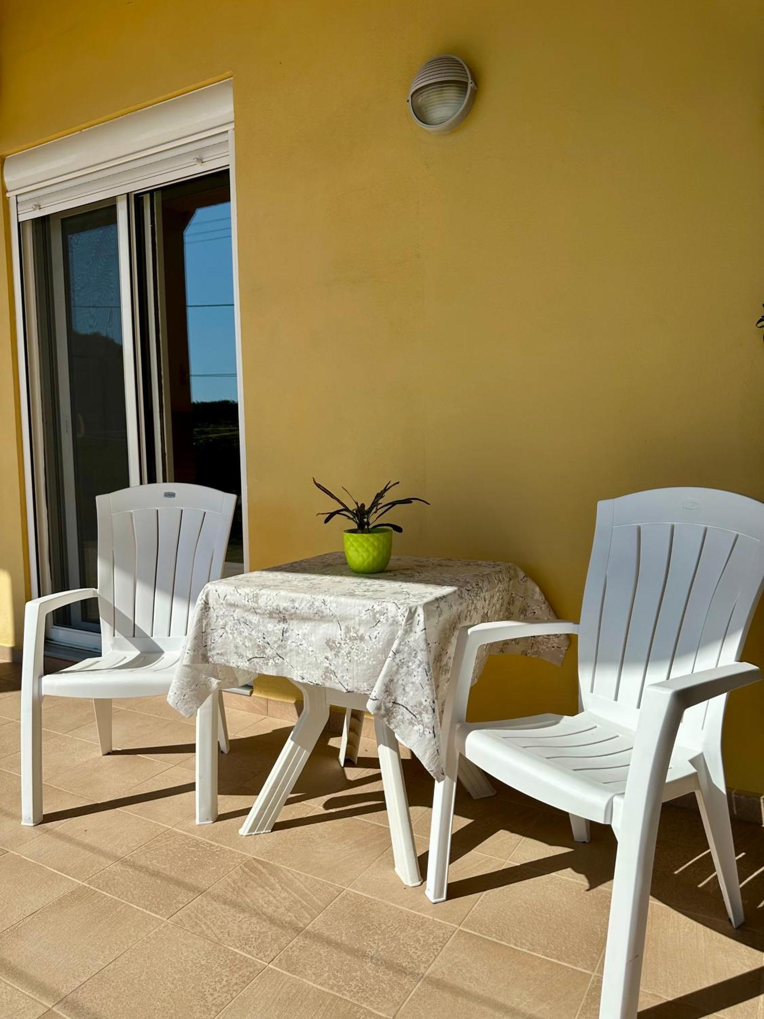 Garden View Appartment Kalavarda Bagian luar foto